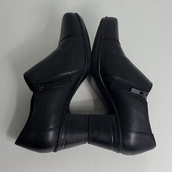Collection by Clarks Womens Size 7W Black Side Zip Slip-On Booties Comfort Shoes - Picture 6 of 10
